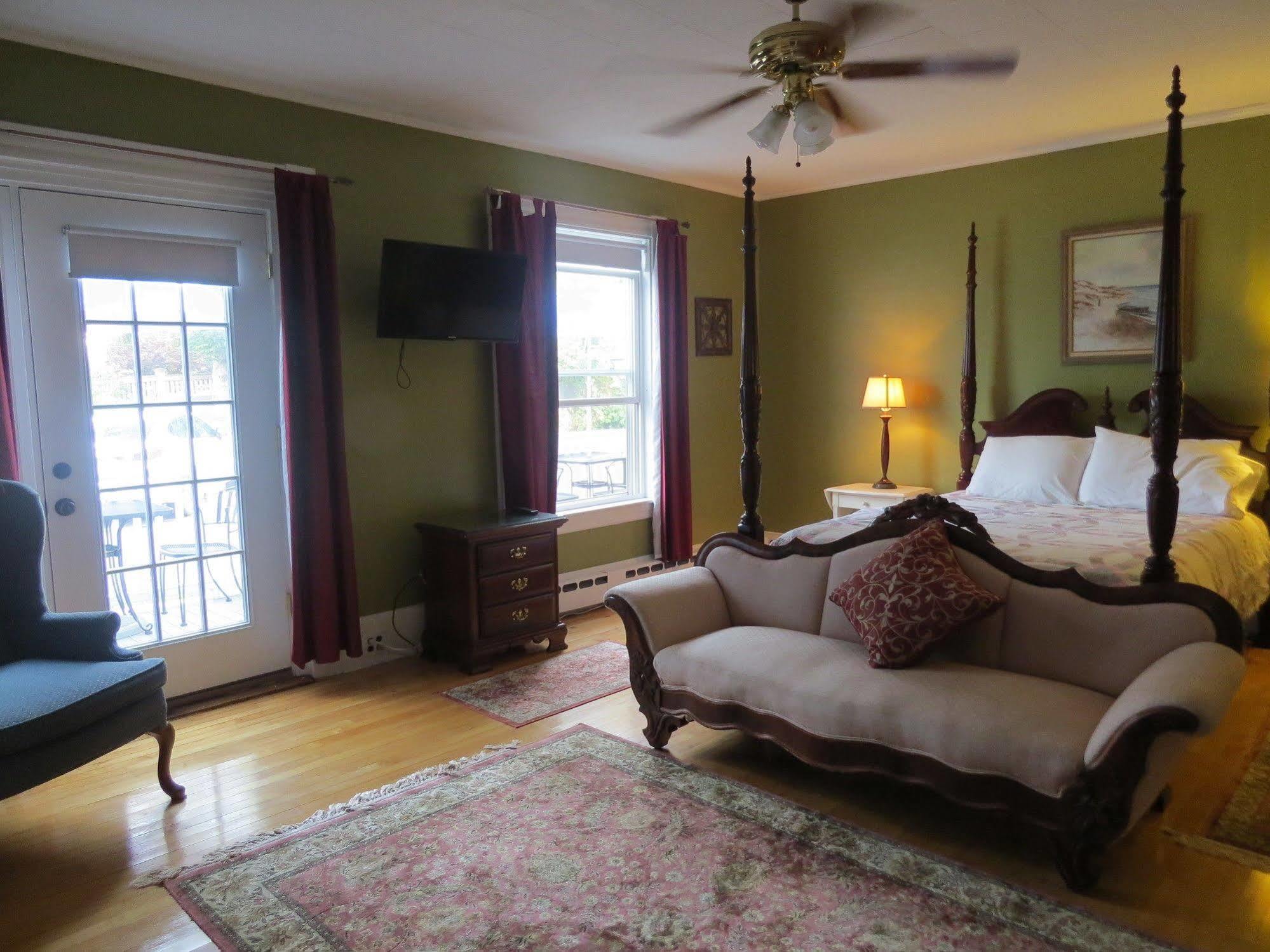 Blue Shutters Inn Carriage House Studios 오겅키트 외부 사진