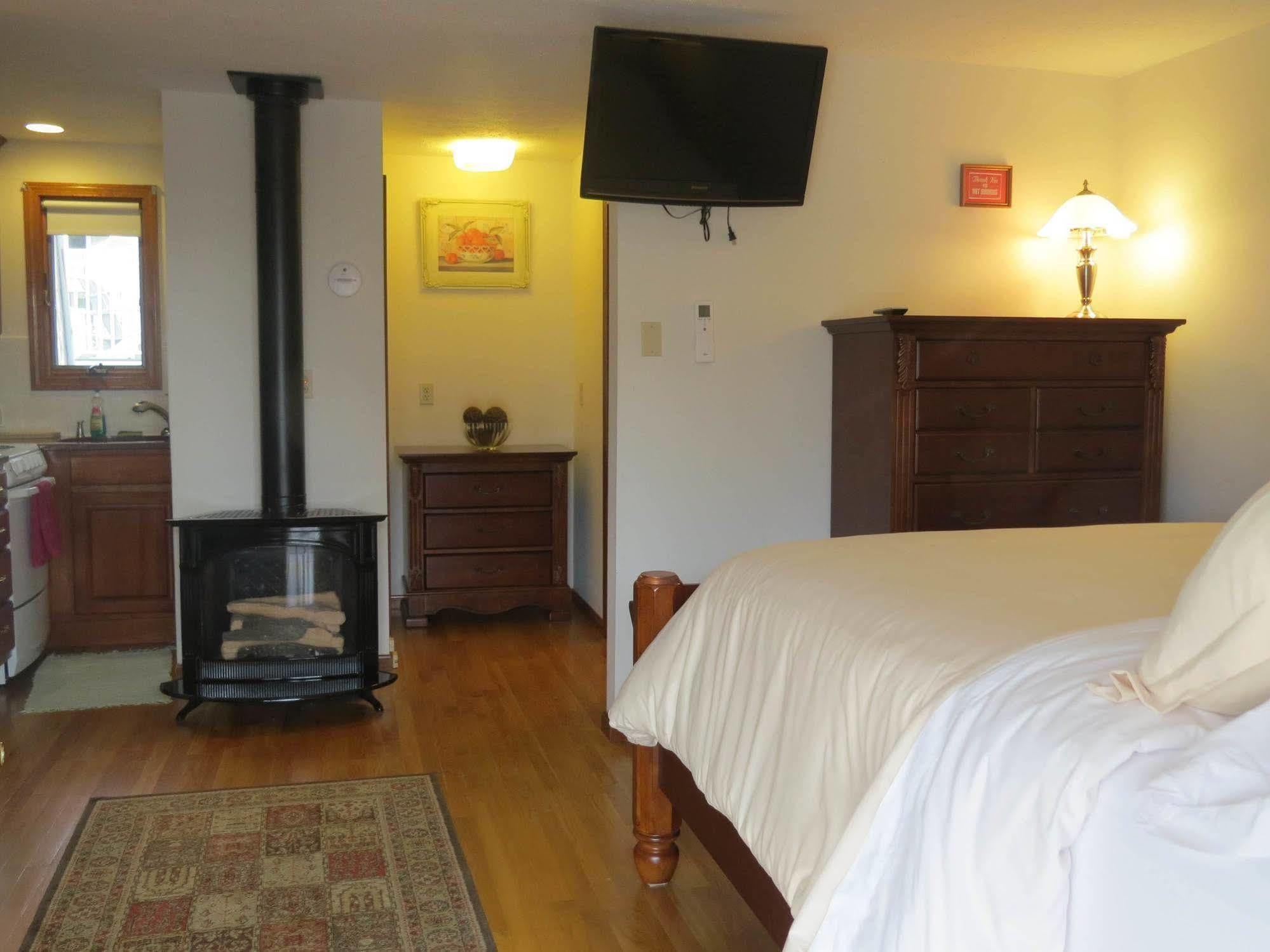 Blue Shutters Inn Carriage House Studios 오겅키트 외부 사진